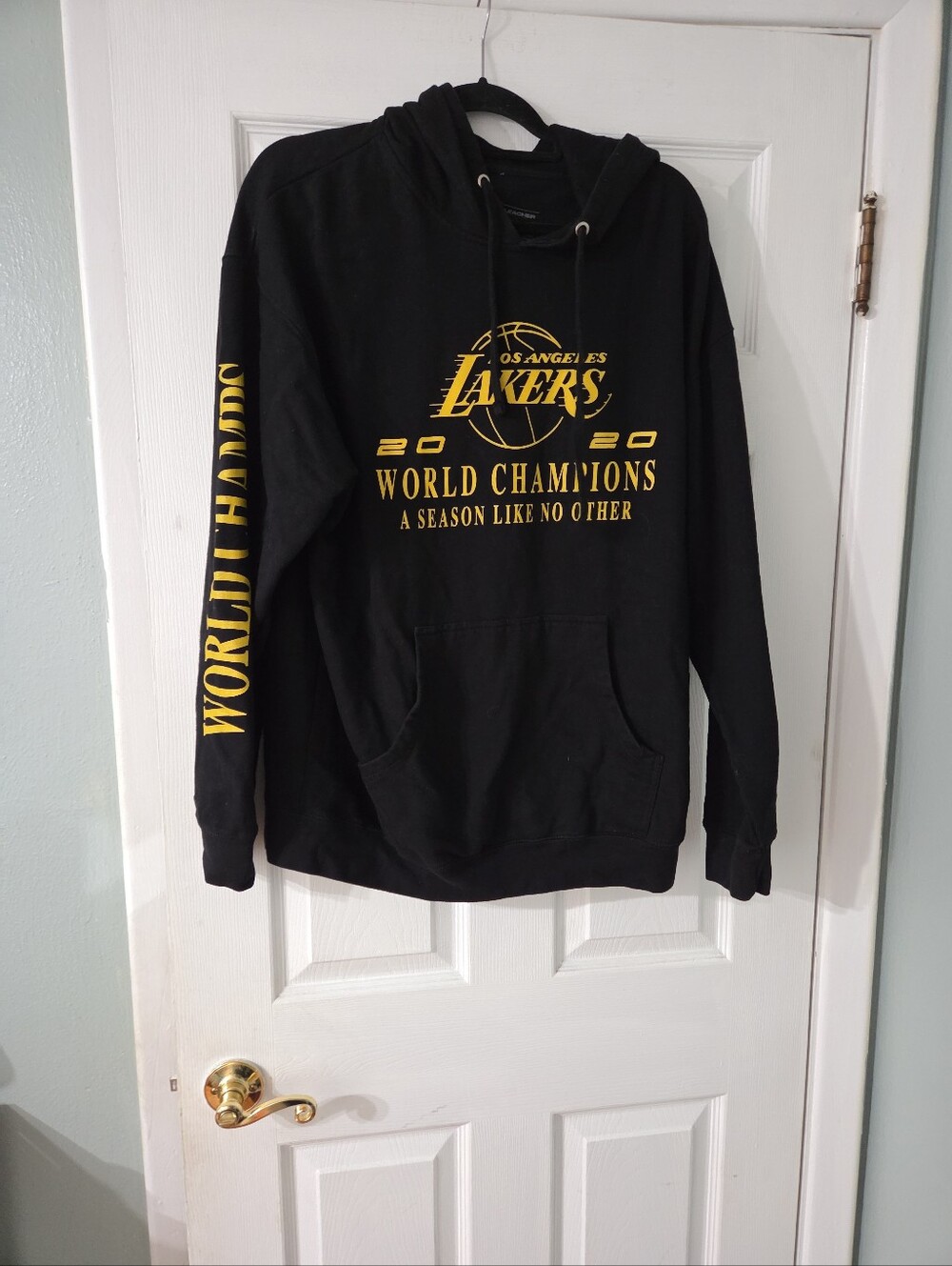 LA Lakers Black & Gold 2020 World Champions Hoodie. Men's XL